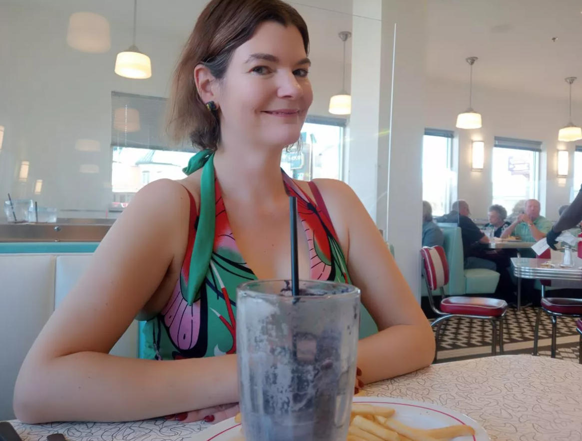 Жінка з IQ вище від Ейнштейна та Хокінга, обрала дуже дивну професію: ким вона стала